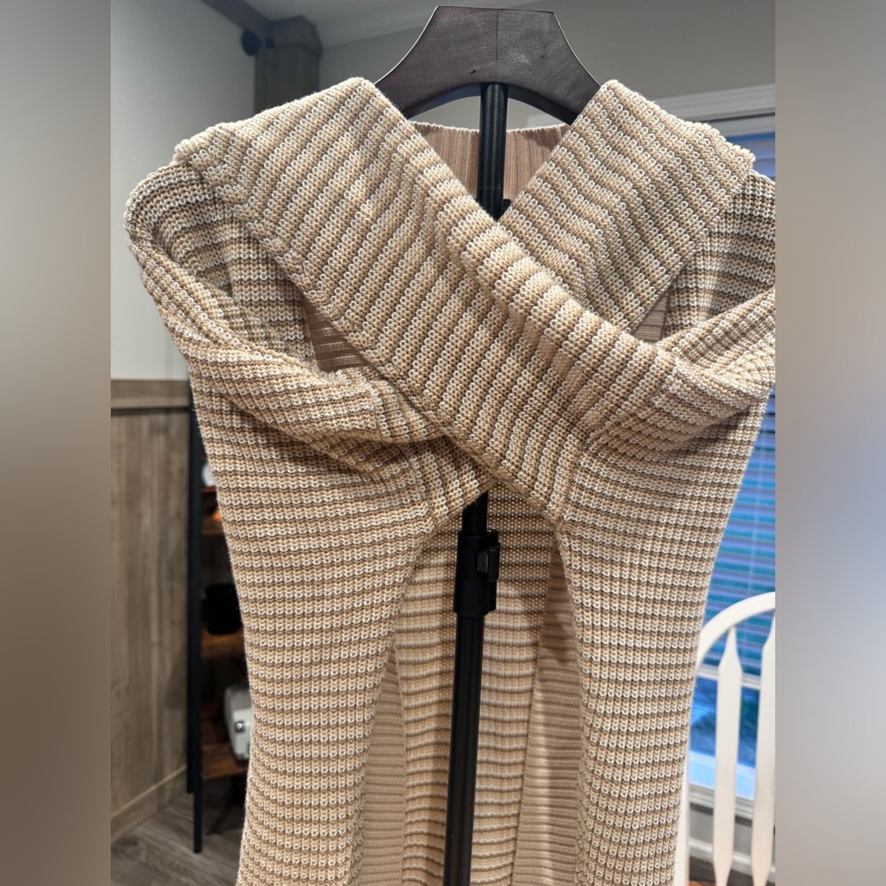 Women’s Cardigan - Picture 5 of 9